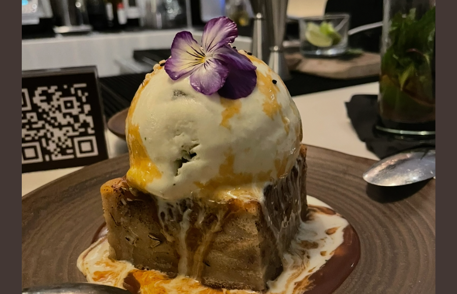 bread pudding with icecream